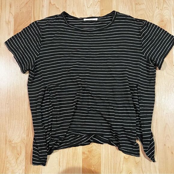Le Lis Striped Split Side Short Sleeve T-Shirt Women’s Medium - Picture 1 of 4